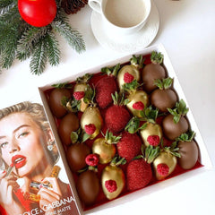 " Noel" Milk Chocolate Covered Strawberries